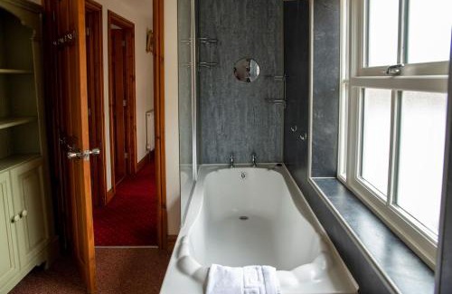 Knighton Apartment | Pet-Friendly Retreat: The Knighton Apartment Awaits You