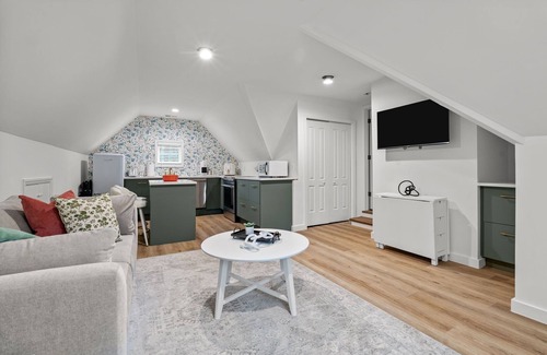 Southern Pines Apartment | Discover Knollwood Inn: Near Pine Needles Golf Course!