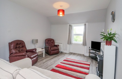 Taynuilt Apartment | Dog-Friendly Getaway at The Knowe Upper in Taynuilt