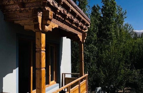 Leh House | Exceptional Stay at The Koi: Pet-Friendly and Breakfast Included