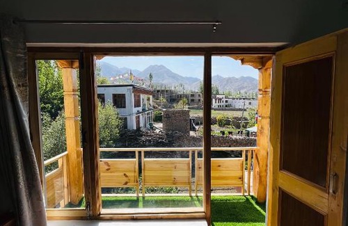 Leh House | Exceptional Stay at The Koi: Pet-Friendly and Breakfast Included