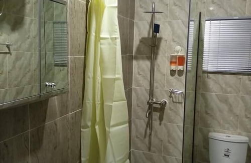 Jos Hotel | Elegant Kramius Inn in Jos: Family-Friendly Dining Awaits
