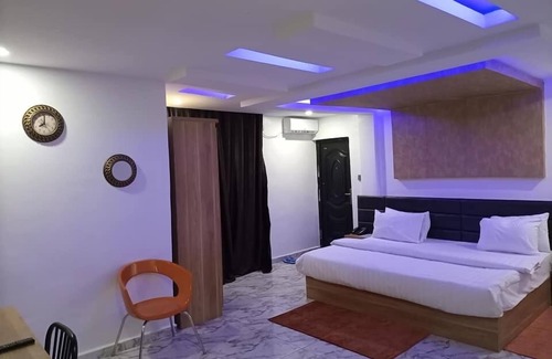 Jos Hotel | Elegant Kramius Inn in Jos: Family-Friendly Dining Awaits