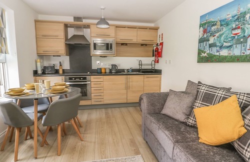 Filey Apartment | Guest Rated: The Krusty Krab with Oceanfront Amenities