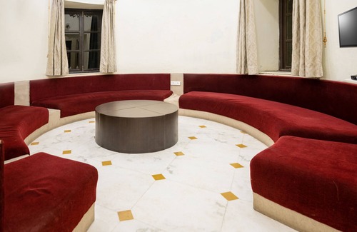 Sadri Hotel | Experience the Comfort of The Kumbha Bagh with Pool & Dining