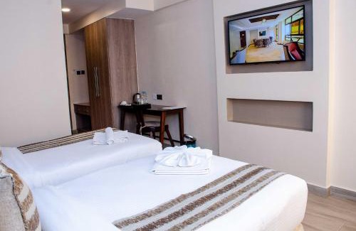 Ngelani Hotel | Discover The Kyaka Hotel: Pool, Breakfast & Child-Friendly