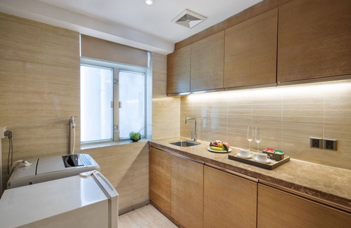 Futian Hotel | Discover The L.A. Hotel: Family-Friendly & Accessible Stay