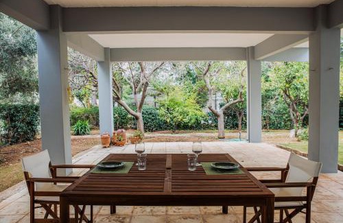 Saronida House | Comfortable Retreat at The L Residence - Pet & Child Friendly