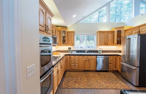 Lyle House | The L77 Ranch Hide-Out: A Forested Stay in Lyle, WA