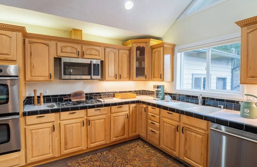 Lyle House | The L77 Ranch Hide-Out: A Forested Stay in Lyle, WA
