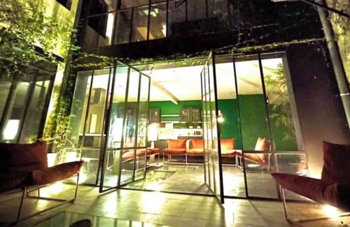 Rochefort House | Top-Rated Getaway at The Lady of Glass with Kitchen Access