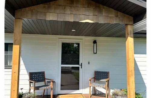 Longville House | Ocean View Family Retreat at The Ladyslipper - 10/10 Rated