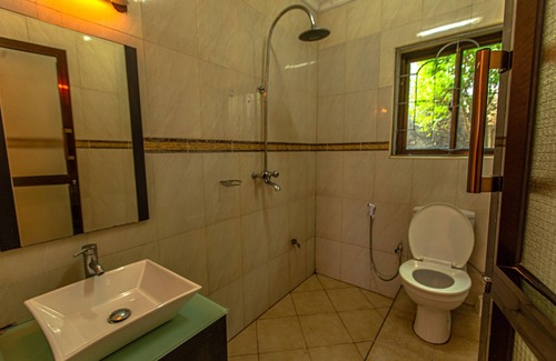Mwanza Hotel | Relax at The Lahe Hotels: Poolside Bliss & Spa Retreat