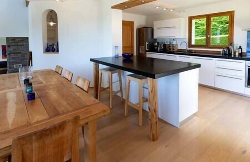 Menthon-Saint-Bernard House | Experience Bliss at The Lake View Pool House with Spa & Ocean Views