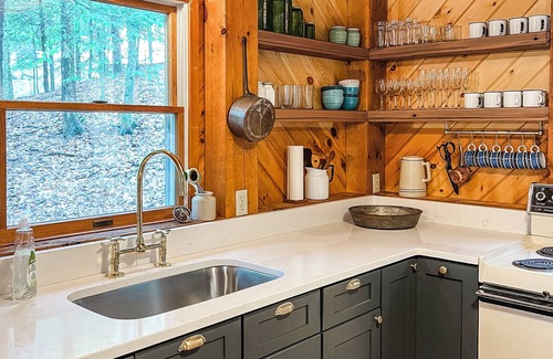 Day Cottage | Cozy Lake Home: Family-Friendly Retreat with Ocean Views