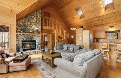Cumberland House | Experience The Lake Home on Beaver Dam Lake, Rated 10/10