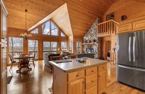 Cumberland House | Experience The Lake Home on Beaver Dam Lake, Rated 10/10