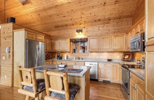 Cumberland House | Experience The Lake Home on Beaver Dam Lake, Rated 10/10