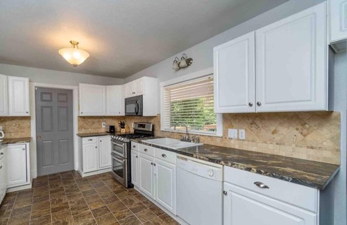 Salina House | Experience The Lake House At Hudson: Rated 10/10 Stay!