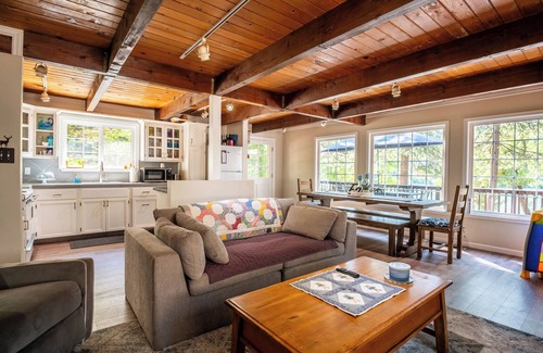 Glencoe Cabin | Idyllic Lake House Retreat with Spa and Scenic Views