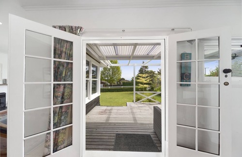 Waitetoko House | Explore The Lake House Garden: A Family-Friendly Retreat