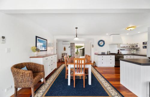 Waitetoko House | Discover The Lake House Garden - Family-Friendly Retreat