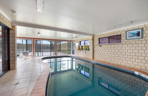 Kings Point House | Experience Family-Friendly Comfort at The Lake House