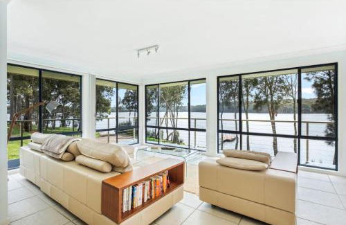 Kings Point House | Experience Family-Friendly Comfort at The Lake House
