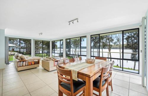 Kings Point House | Experience Family-Friendly Comfort at The Lake House