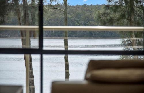 Kings Point House | Experience Family-Friendly Comfort at The Lake House