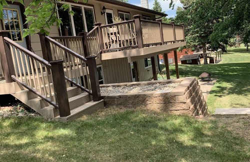 Glenwood House | Relax at The Lake House on Pelican Lake - Pet & Child Friendly