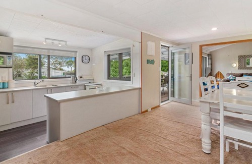 Motuoapa House | Exceptional Family Retreat at The Lake House - Taupo