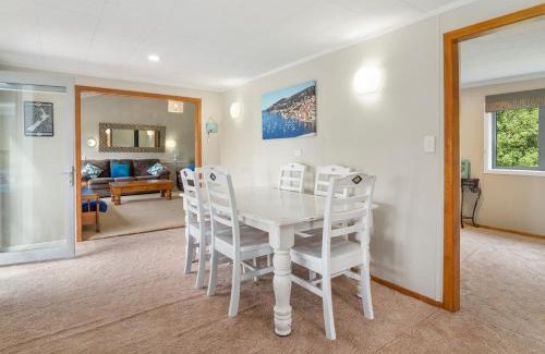 Motuoapa House | Exceptional Family Retreat at The Lake House - Taupo