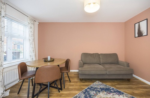Becontree Apartment | Verv Romford: Pet and Child-Friendly Stay with Great Reviews