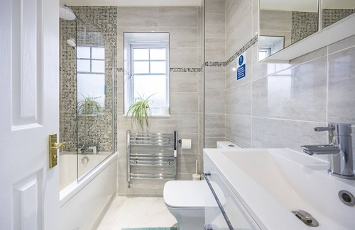 Becontree Apartment | Verv Romford: Pet and Child-Friendly Stay with Great Reviews