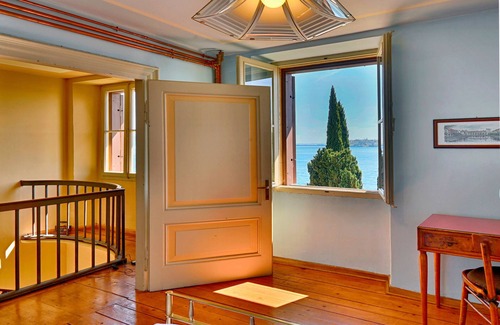 Salo Villa | Discover Frontlake Villa & Park: A Pet-Friendly Retreat