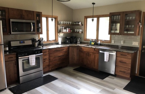 Johannesburg Cottage | Discover The Lake Louise Getaway - Family-Friendly Retreat