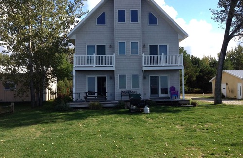 Mears House | Experience Lake Michigan House: Breathtaking Sunsets Await!