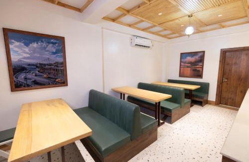 Kalighat Hotel | Budget-Friendly Stay at The Lake Palm Hotel with Dining Options