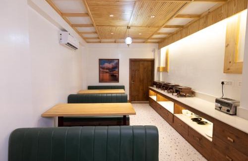Kalighat Hotel | Budget-Friendly Stay at The Lake Palm Hotel with Dining Options