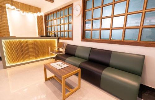 Kalighat Hotel | Budget-Friendly Stay at The Lake Palm Hotel with Dining Options