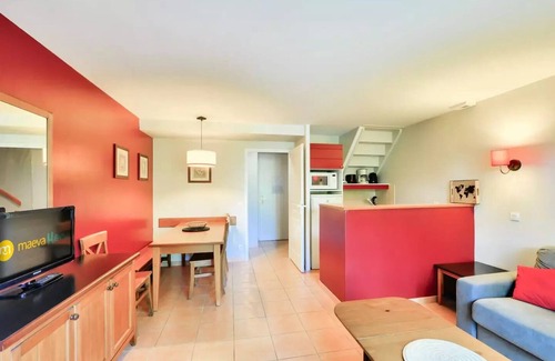 Monflanquin Villa | Escape to The Lake Residence: 4 Room House for 8 Guests