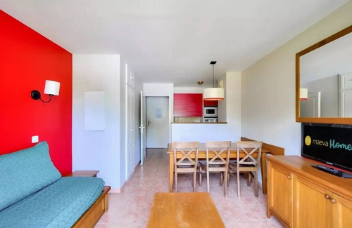 Monflanquin Villa | Explore The Lake Residence: Cozy 3-Room House for Families
