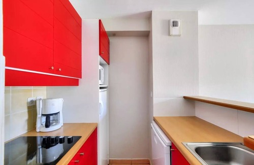Monflanquin Villa | Explore The Lake Residence: Cozy 3-Room House for Families