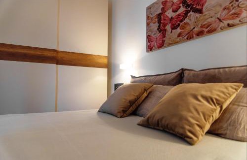 Colombare Apartment | Experience Oceanfront Bliss at The Lake Residence