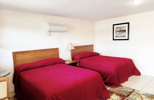 Winnsboro House | Cozy Lake Store Lodging Room with Pool & Ocean Views