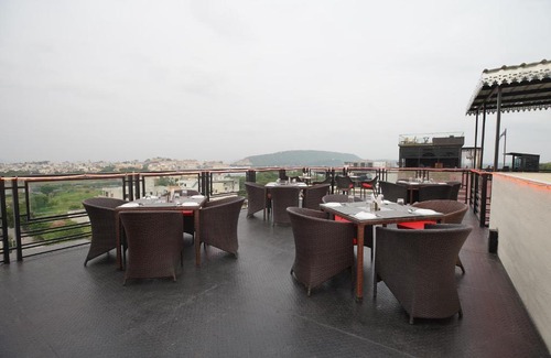 Shavri Colony Hotel | Discover The Lake View Palace: Family-Friendly Getaway