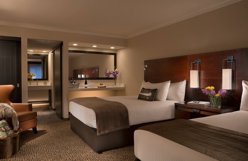 Anchorage Hotel | Relaxing Getaway at The Lakefront Anchorage with Spa & Dining