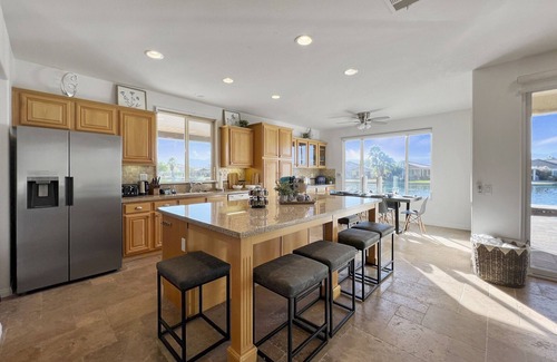 Terra Lago House | Experience The Lakefront Social: A Premier Waterfront Getaway