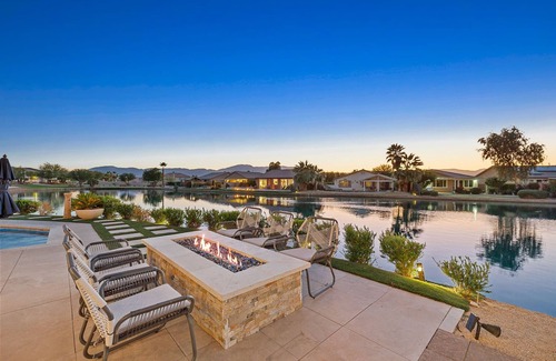 Terra Lago House | Experience The Lakefront Social: A Premier Waterfront Getaway